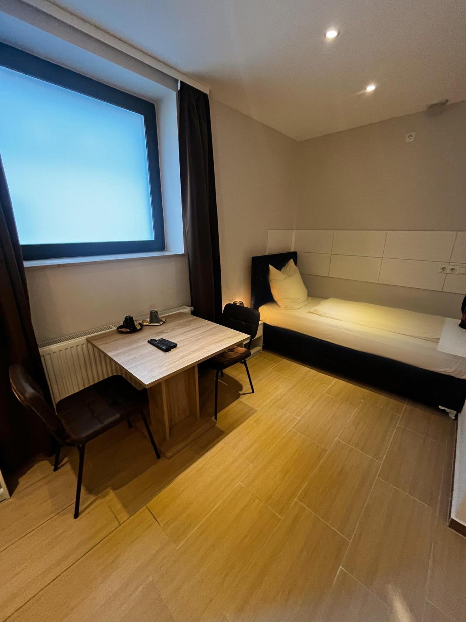 Mala Me Hotel Hanovre Extérieur photo